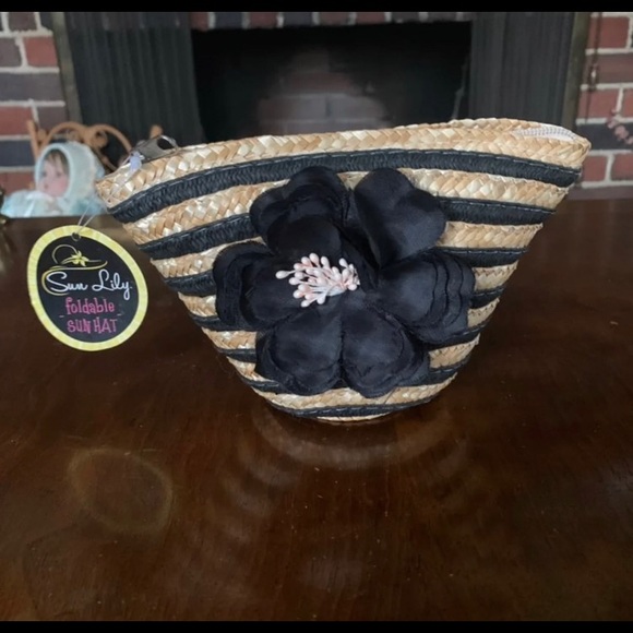 Sun Lily Foldable Black Hat in a Tan & Black Straw Flower Clutch Purse NWT - Picture 1 of 5